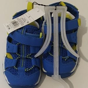 Boys sandals size 8 very nice sneaker Style